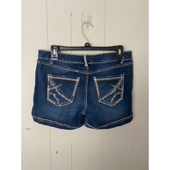 Maurices Denim Shorts‎ - Picture 2 of 3